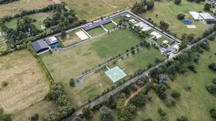 policias-vigilan-la-casa-quinta-de-villa-rosa-SLU7PGX5F5AXBPFHHGJJ5QROWU